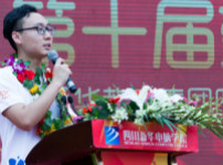<b>十年歸來，仍是少年 新華教育三十周年華誕之際榮譽(yù)校友齊聚母校</b>