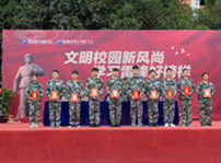 <b>赴一場(chǎng)青春與迷彩的美麗邂逅！四川新華軍訓(xùn)匯演</b>