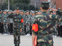 <b>退伍季來臨，獻(xiàn)給還在為找工作發(fā)愁的退伍軍人！</b>
