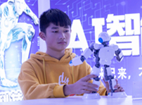 <b>新生故事|體驗(yàn)過打工的辛苦，我來新華學(xué)UI設(shè)計(jì)</b>