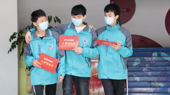 <b>好朋友，新同學(xué)，一起創(chuàng)造精彩未來！</b>