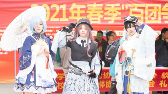 <b>四川新華社團(tuán)招新 上演“搶人大戰(zhàn)”</b>