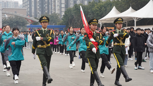 <b>新學(xué)期 新氣象2022新華第一次升旗儀式隆重舉行！</b>