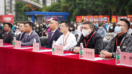 <b>啟航！現(xiàn)場直擊2022級新生開學(xué)典禮暨京東社會實踐表彰大會！</b>