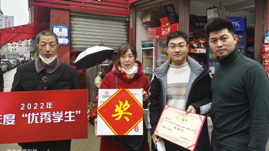 <b>新華榮譽送到家|敦品勵學(xué)，激勵成長</b>