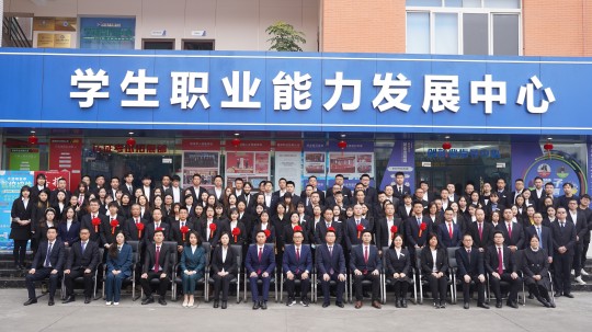 <b>恭賀新禧！成都新華高級技工學(xué)校2023賀詞新鮮出爐~</b>