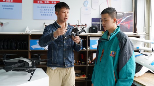 <b>新華新起點(diǎn)，打工人重返校園是一種什么樣的體驗(yàn)？</b>
