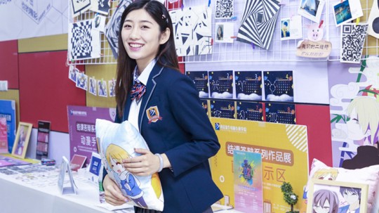 <b>時代在變，愛您不變！新華“花式”祝福，請您收好~</b>