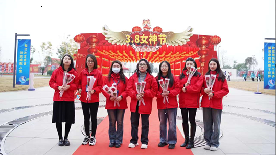 <b>婦女節(jié)！獻(xiàn)給所有成都新華的女老師們</b>