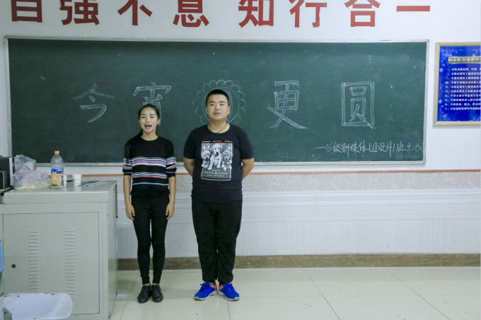 中秋節(jié)到了，各班級舉辦茶話會歡度佳節(jié)