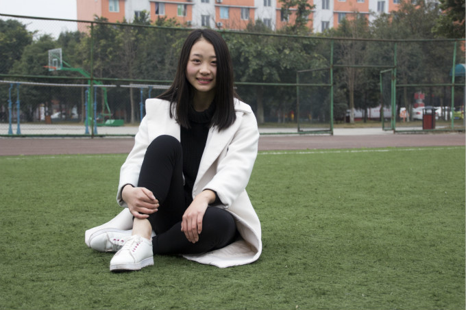 這對(duì)姐妹花，相約著一起來新華