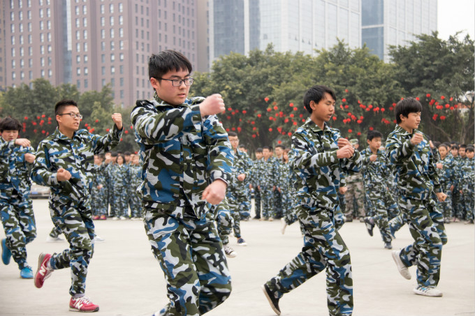 軍訓(xùn)會(huì)操表演，青春與奮進(jìn)的完美結(jié)合！