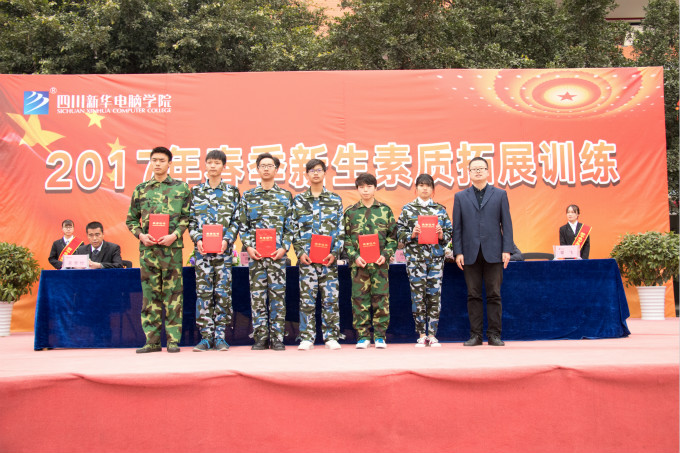 軍訓(xùn)會(huì)操表演，青春與奮進(jìn)的完美結(jié)合！
