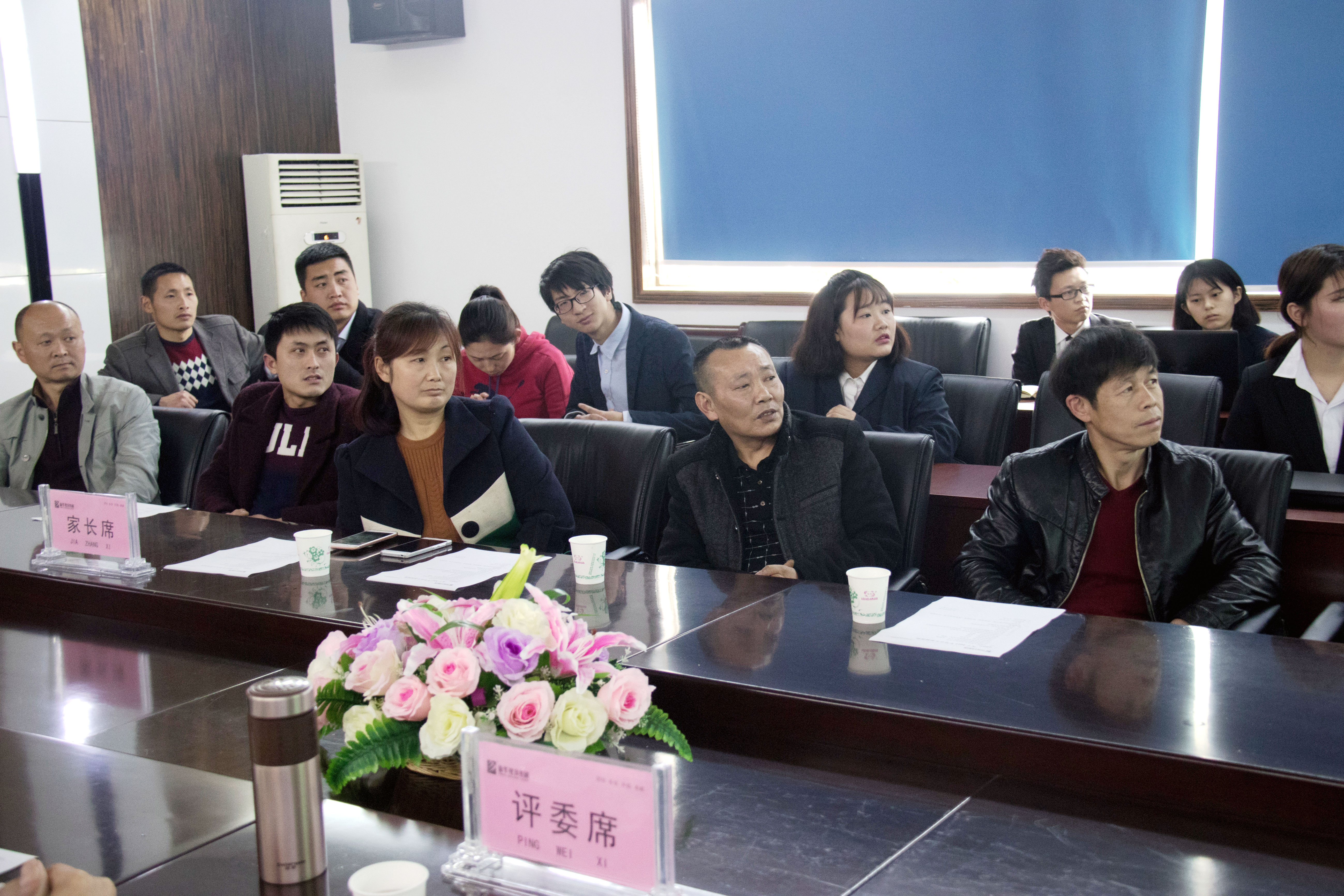 幸福就是，畢業(yè)答辯時(shí)有父母的見證