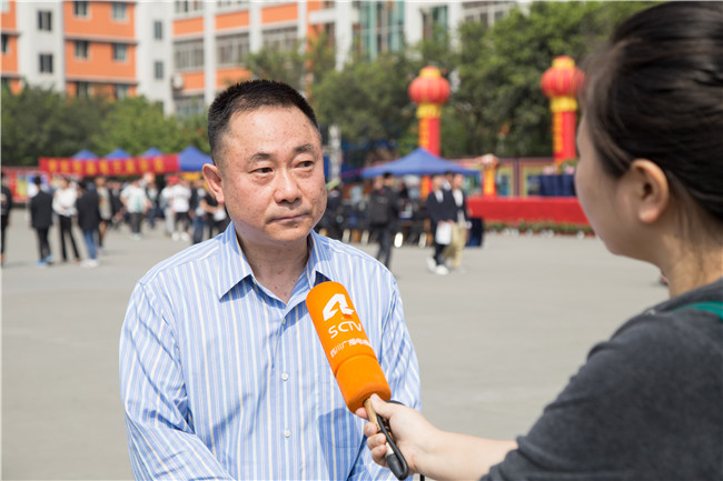 IT人才供需洽談會(huì)：100多家企業(yè)，“職”為新華