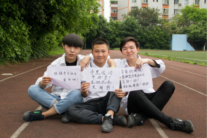 在母親節(jié)來臨之際，他們有些話想對母親說