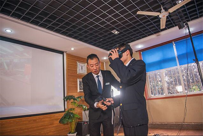 競(jìng)技時(shí)代CEO李金龍老師已抵蓉，下午開講！