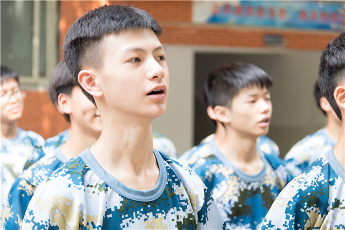 歌聲嘹亮，唱響17級秋季第一批新生軍訓