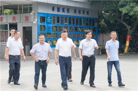  區(qū)人力資源和社會(huì)保障局、就業(yè)局領(lǐng)導(dǎo)蒞臨我院視察