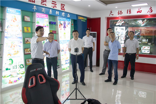  區(qū)人力資源和社會(huì)保障局、就業(yè)局領(lǐng)導(dǎo)蒞臨我院視察