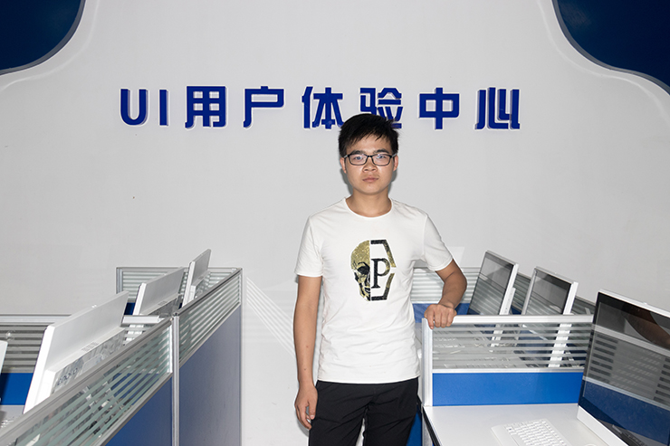 學(xué)互聯(lián)網(wǎng)技能，還是四川新華專業(yè)