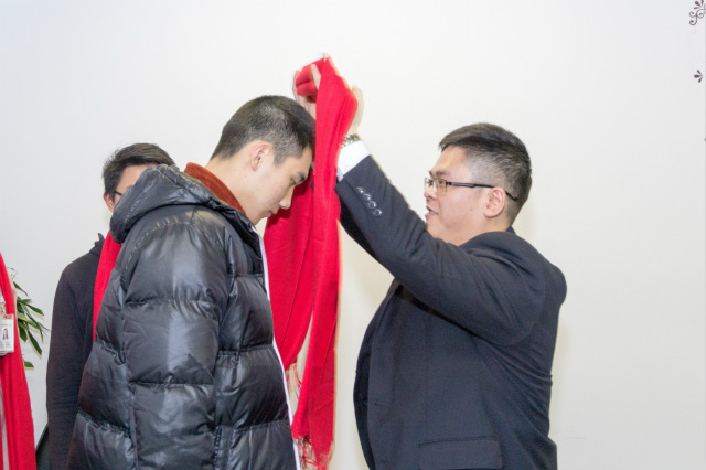 當(dāng)你還在猶豫選擇時(shí)，他們?cè)谛氯A已經(jīng)實(shí)現(xiàn)了逆襲
