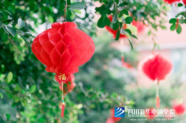看臉時代的零零后，如何擺脫枷鎖、負重前行