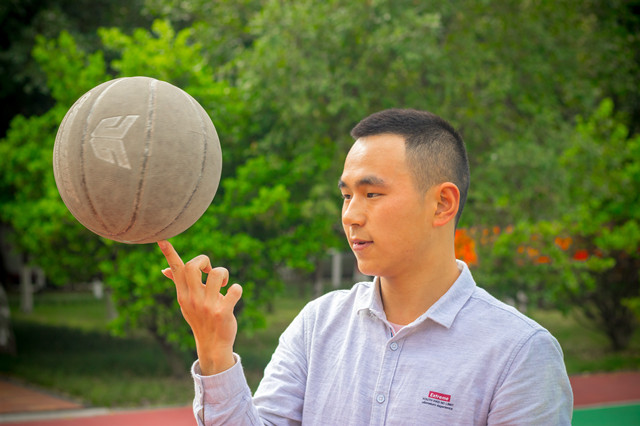 高中輟學(xué)，看“職場(chǎng)小白”如何“技能在手，天下可走”