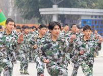 <b>追夢(mèng)新華人|因?yàn)閴?mèng)想·光芒萬(wàn)丈！</b>