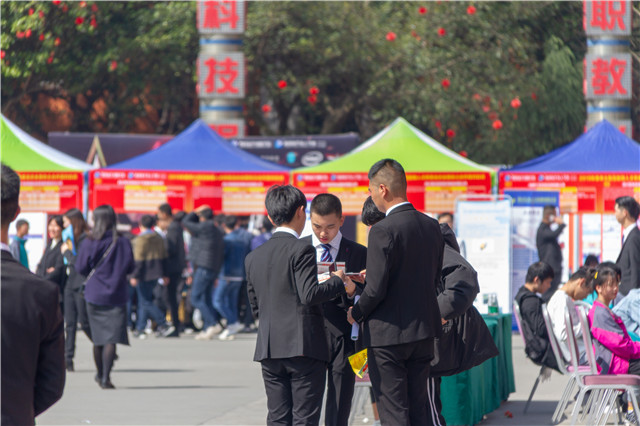 2019四川新華春季畢業(yè)生供不應(yīng)求，逆襲史上最難就業(yè)季節(jié)