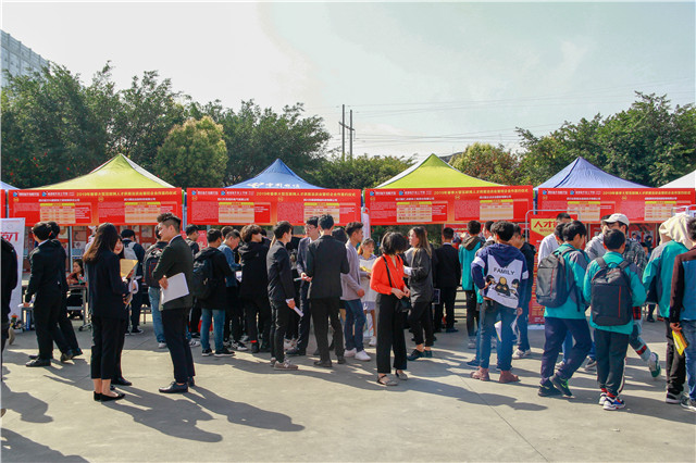 2019四川新華春季畢業(yè)生供不應(yīng)求，逆襲史上最難就業(yè)季節(jié)