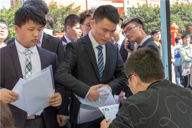 2019四川新華春季畢業(yè)生供不應(yīng)求，逆襲史上最難就業(yè)季節(jié)