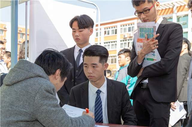 2019四川新華春季畢業(yè)生供不應(yīng)求，逆襲史上最難就業(yè)季節(jié)
