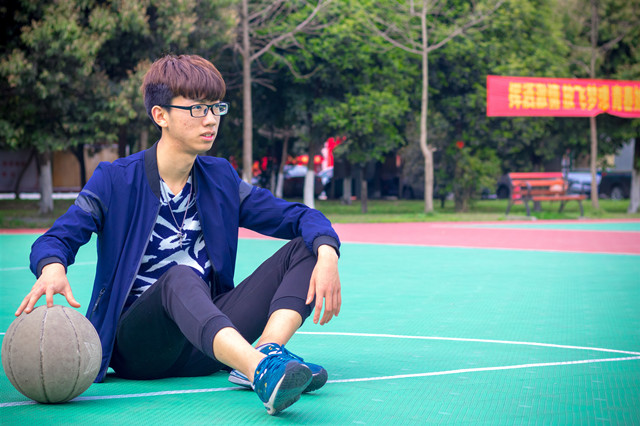 打工太辛苦，選擇新華學(xué)技能，命運(yùn)能否改變？