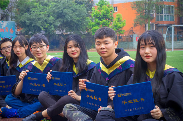 最美畢業(yè)季|此去繁花似錦，歸來(lái)仍是少年！