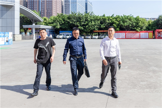 堅定信念跟黨走 脫貧致富奔小康
