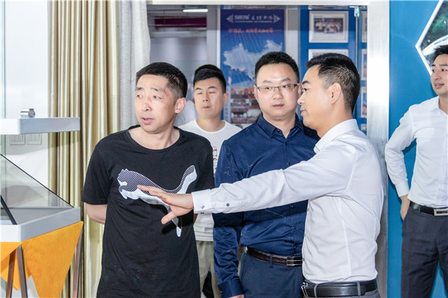 堅定信念跟黨走 脫貧致富奔小康