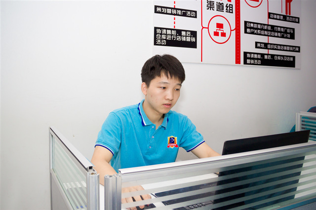 高中畢業(yè)學(xué)什么有前途？做互聯(lián)網(wǎng)時(shí)代的白領(lǐng)！