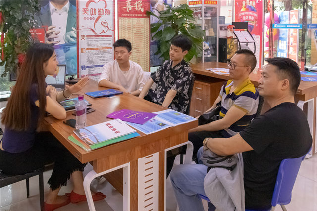 四川新華秋招火爆進(jìn)行中，每個(gè)孩子的夢(mèng)想都值得被善待