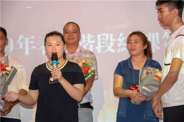在校學(xué)習(xí)不到一年，半年收入6W+,她們是如何做到的？