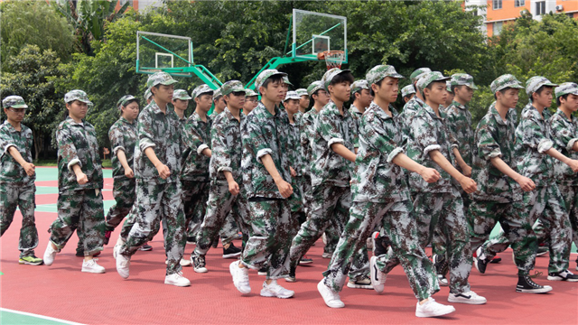 記2019年秋季新生軍訓素質(zhì)拓展——電競專業(yè)軍訓