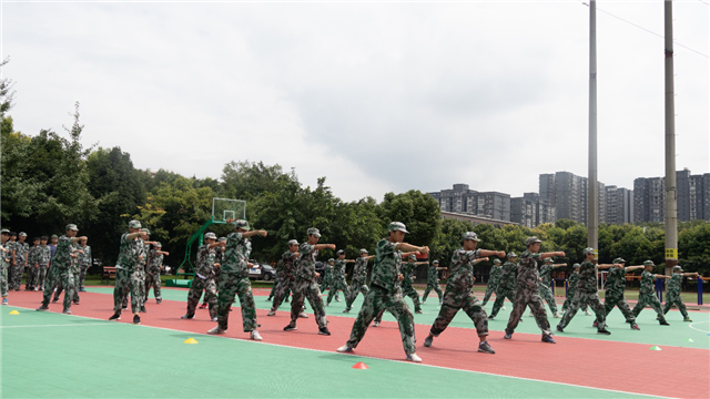 記2019年秋季新生軍訓素質(zhì)拓展——電競專業(yè)軍訓