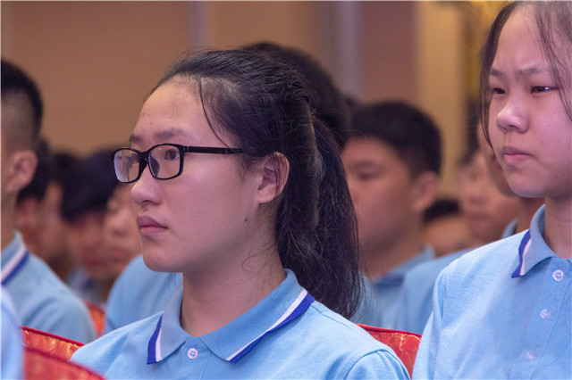 “互聯(lián)筑夢(mèng)?創(chuàng)贏未來(lái)”四川新華2019秋季人才預(yù)定會(huì)盛大啟動(dòng)