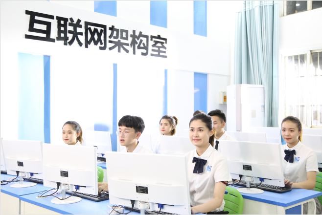 【媒體關(guān)注】為什么學(xué)互聯(lián)網(wǎng)新技術(shù)，要來新華？