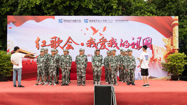 紅歌嘹亮遍校園，獻(xiàn)禮建黨98周年