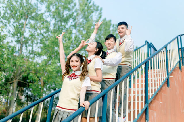 “畢業(yè)季”來(lái)臨，同學(xué)們?nèi)绾螌?shí)現(xiàn)就業(yè)無(wú)憂？