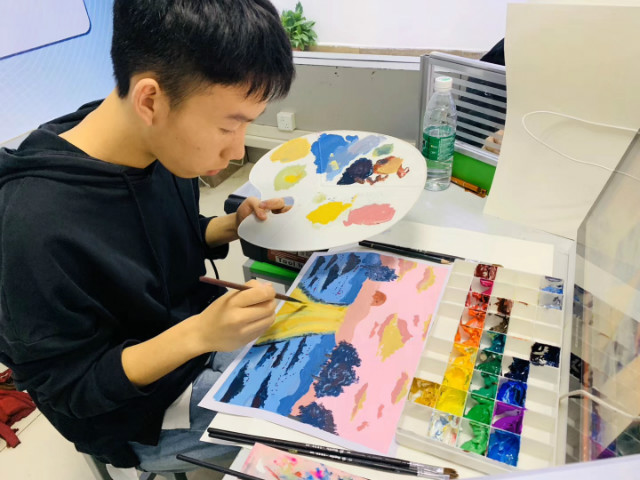 不愿荒廢青春，我來新華開啟新人生