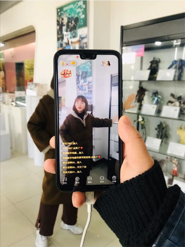 足不出戶，四川新華電腦學院帶您一對一參觀校園