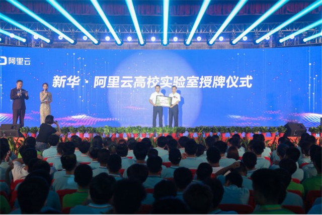 398名同學(xué)成功注冊(cè)學(xué)籍，這是他們選擇新華的理由！