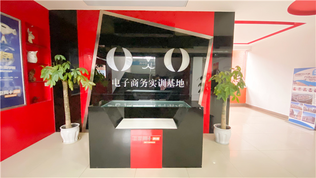 選擇新華學(xué)電商，線(xiàn)上開(kāi)啟新學(xué)年